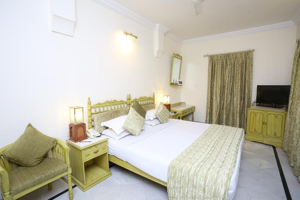 Garden Hotel - Heritage By Hrh Group Of Hotels Udaipur Bagian luar foto