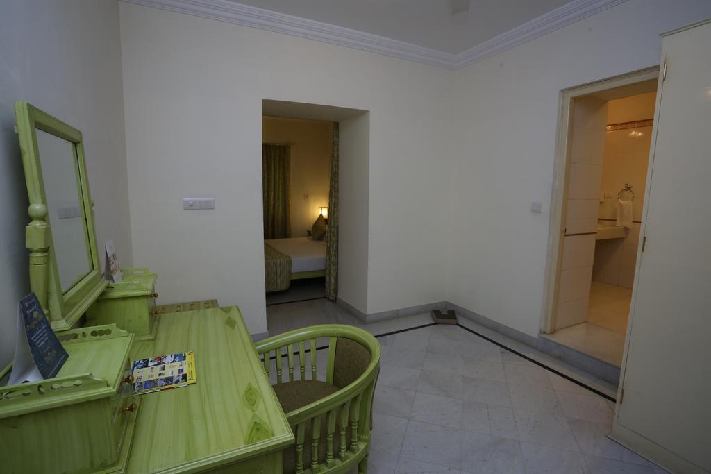 Garden Hotel - Heritage By Hrh Group Of Hotels Udaipur Bagian luar foto