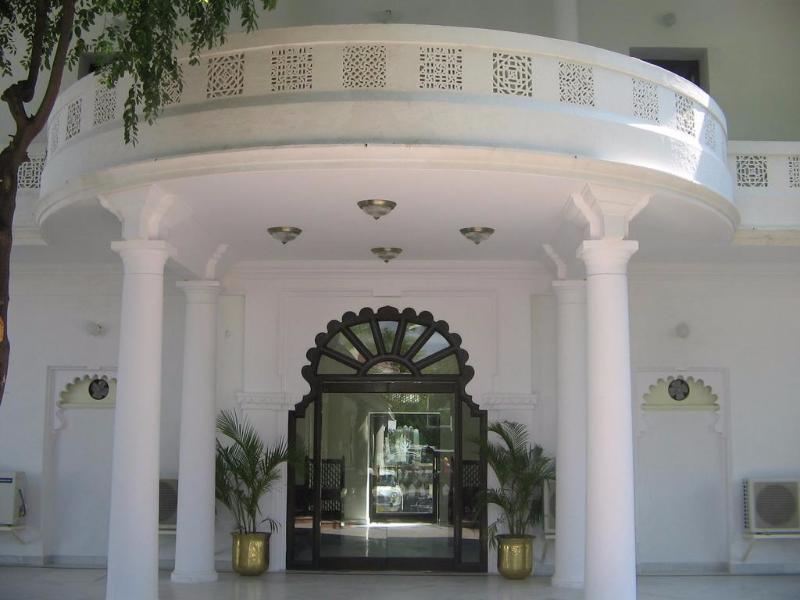 Garden Hotel - Heritage By Hrh Group Of Hotels Udaipur Bagian luar foto