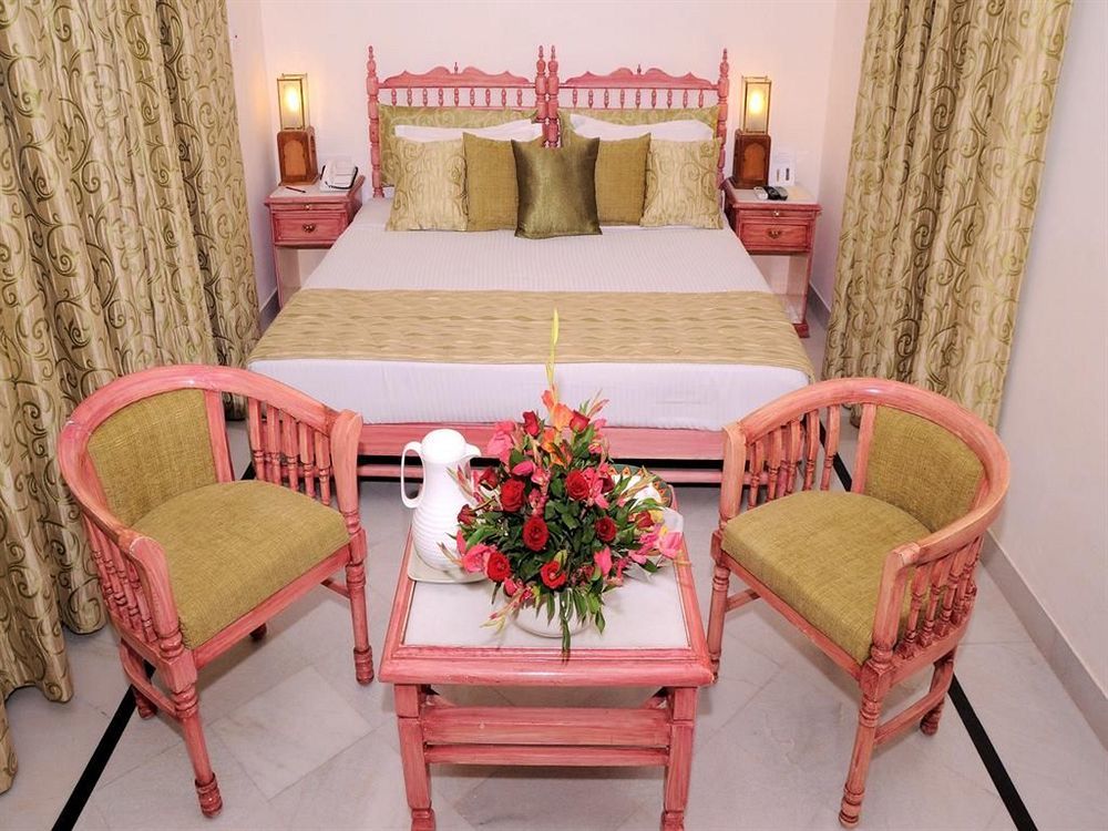 Garden Hotel - Heritage By Hrh Group Of Hotels Udaipur Bagian luar foto