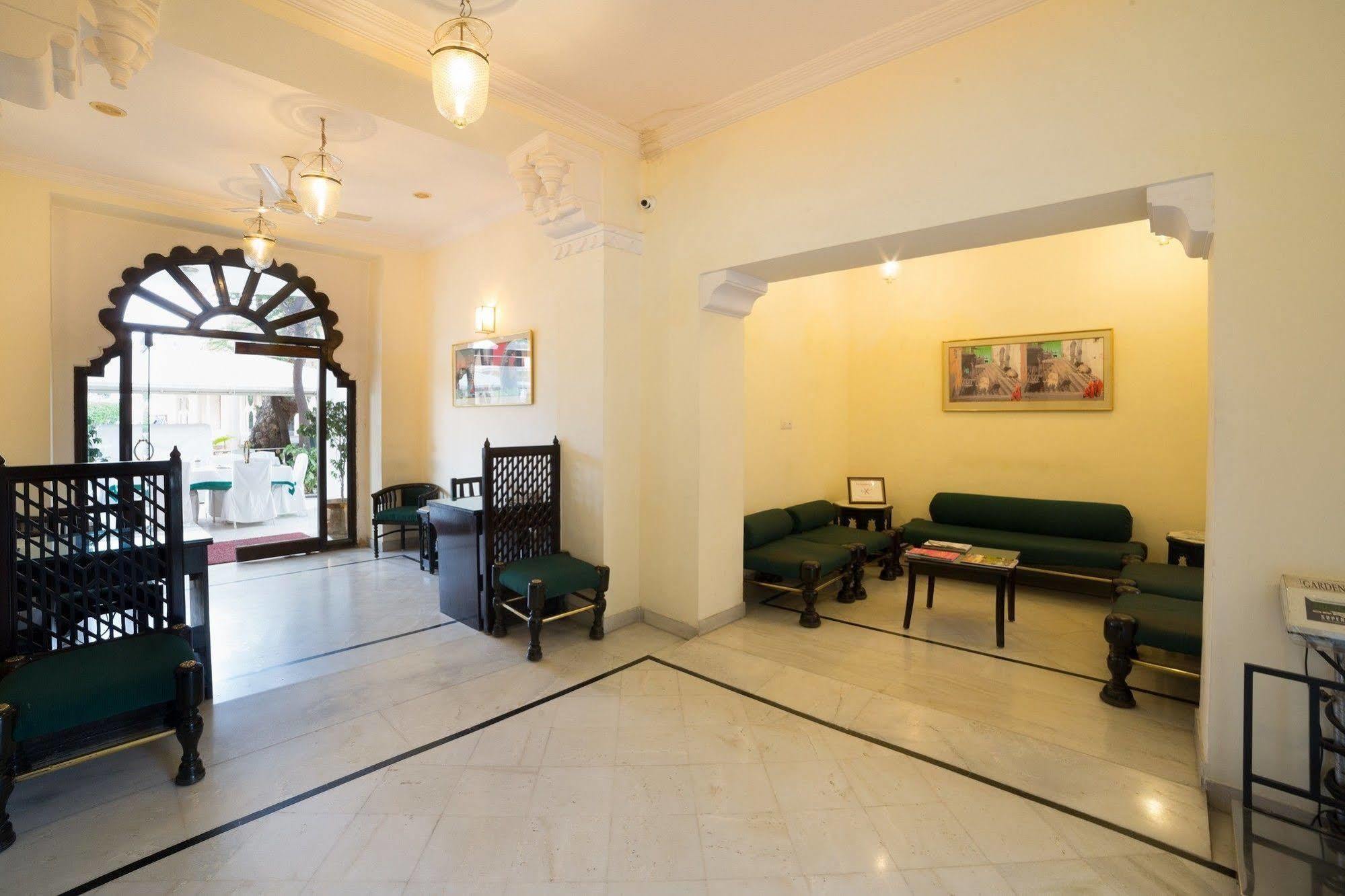 Garden Hotel - Heritage By Hrh Group Of Hotels Udaipur Bagian luar foto