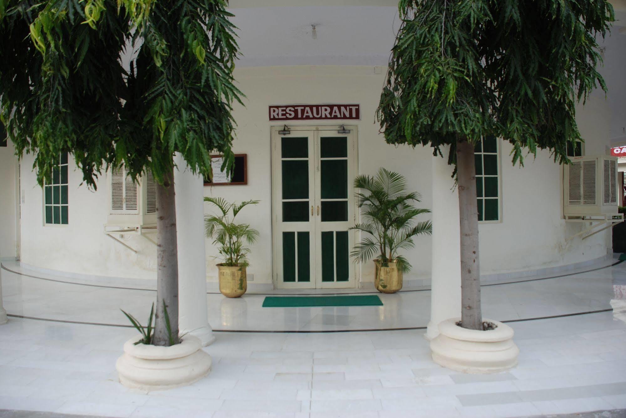 Garden Hotel - Heritage By Hrh Group Of Hotels Udaipur Bagian luar foto