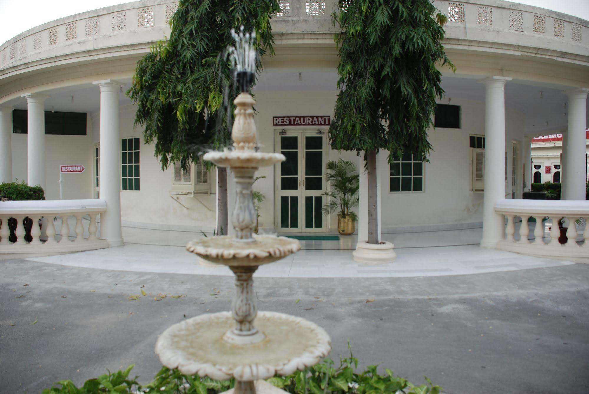 Garden Hotel - Heritage By Hrh Group Of Hotels Udaipur Bagian luar foto