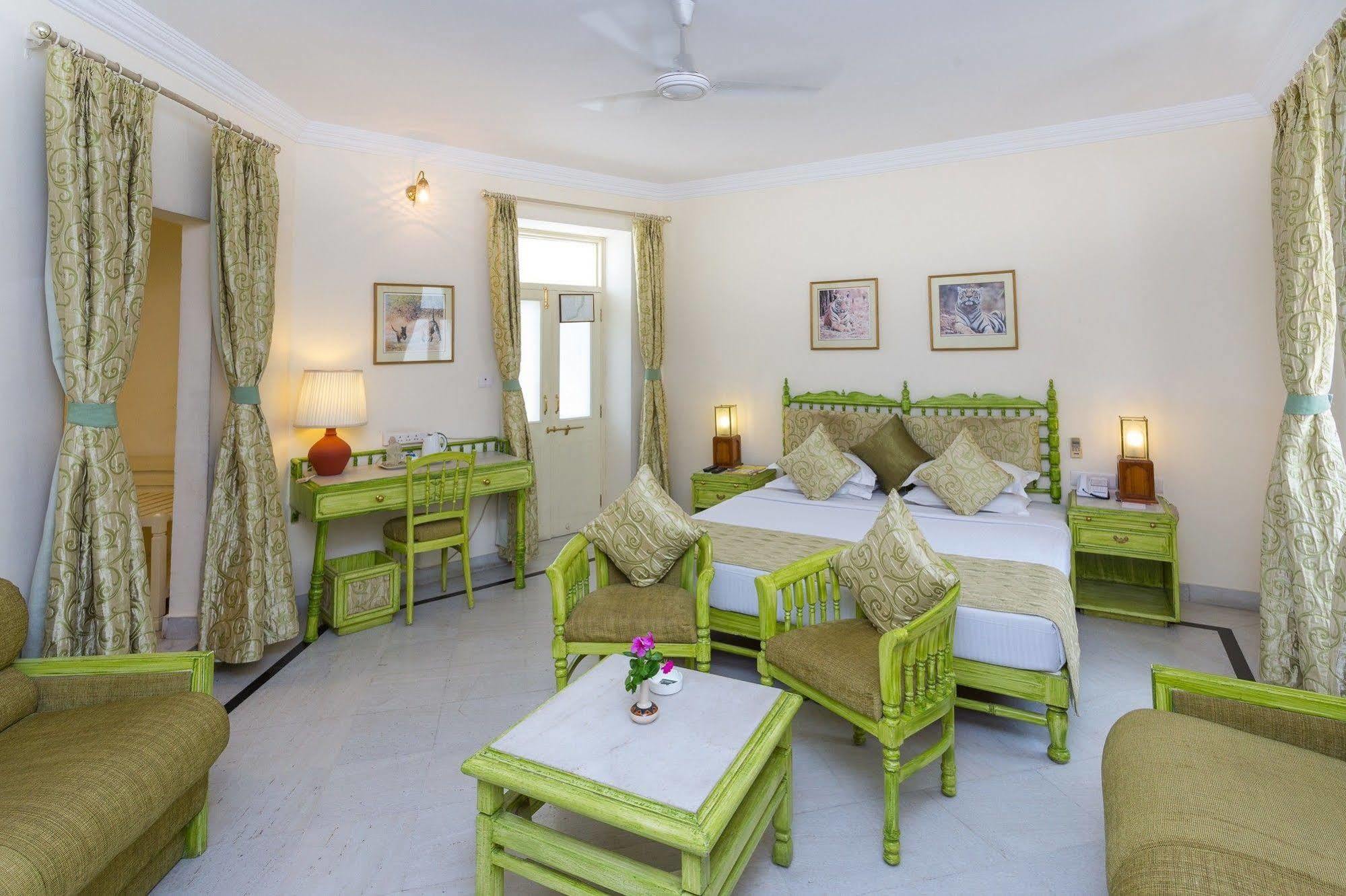 Garden Hotel - Heritage By Hrh Group Of Hotels Udaipur Bagian luar foto
