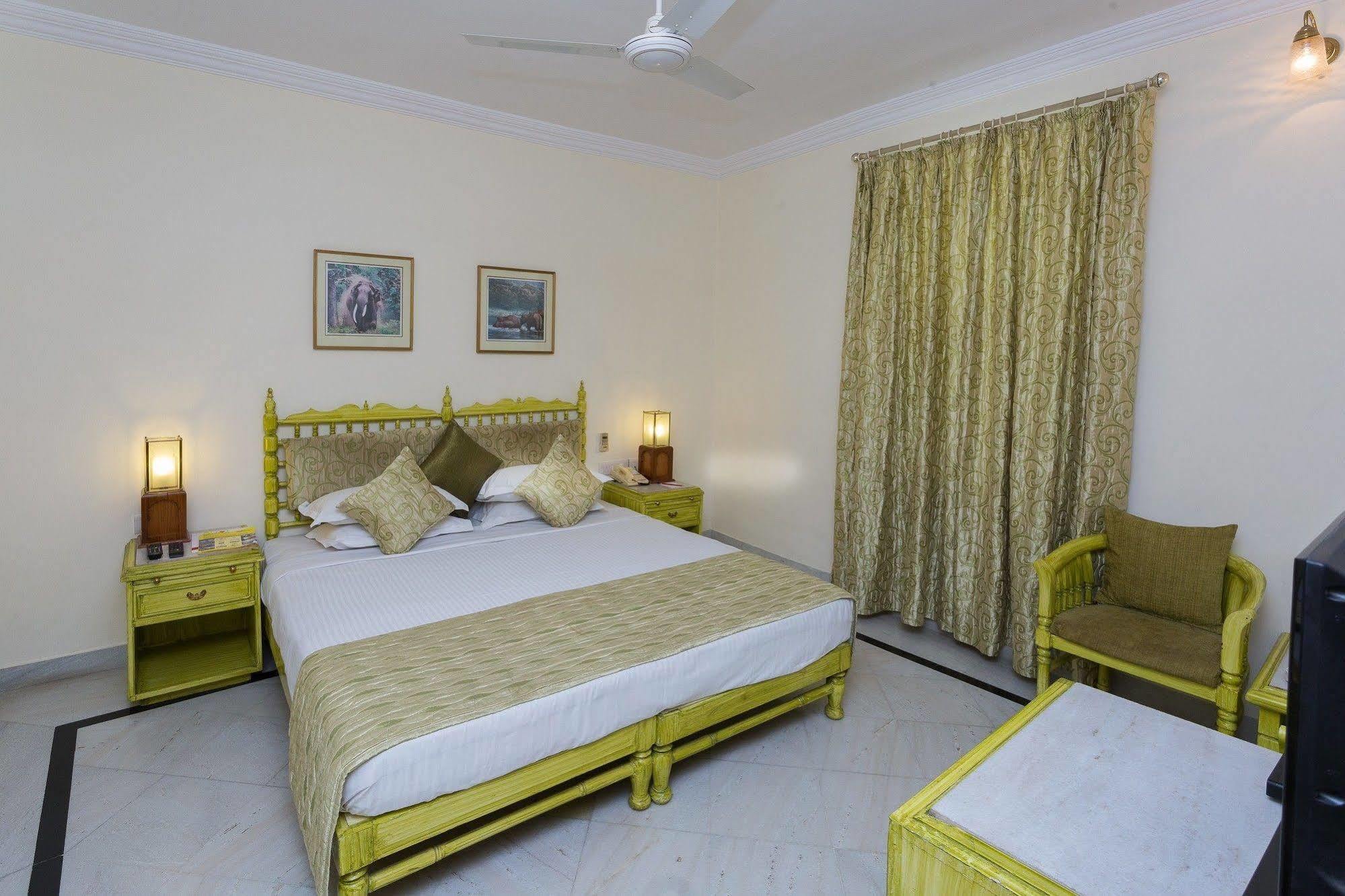 Garden Hotel - Heritage By Hrh Group Of Hotels Udaipur Bagian luar foto