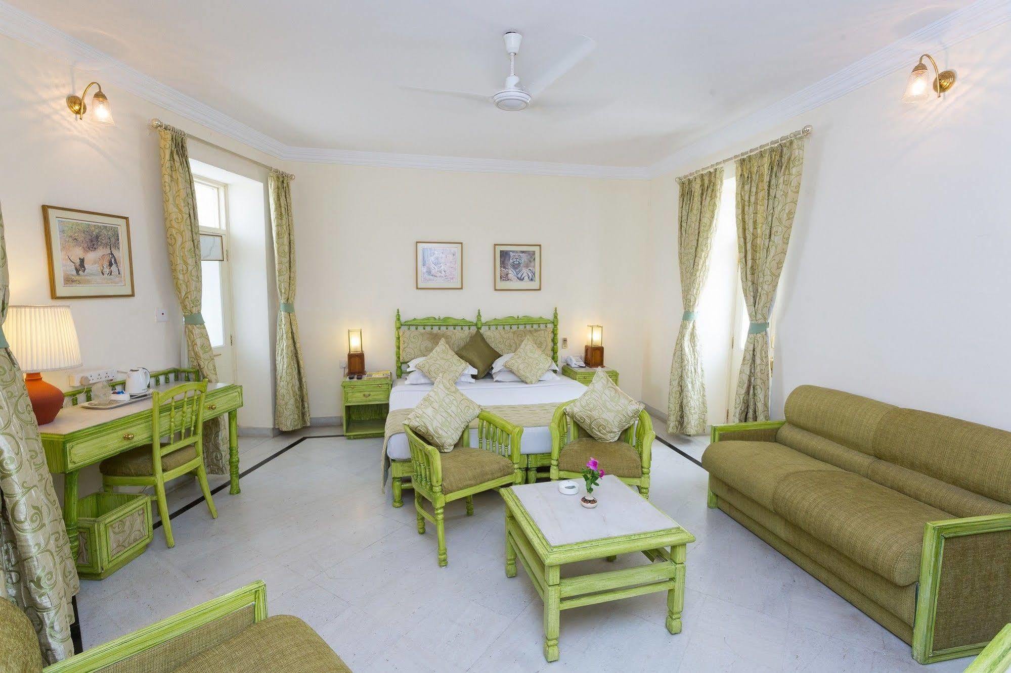 Garden Hotel - Heritage By Hrh Group Of Hotels Udaipur Bagian luar foto