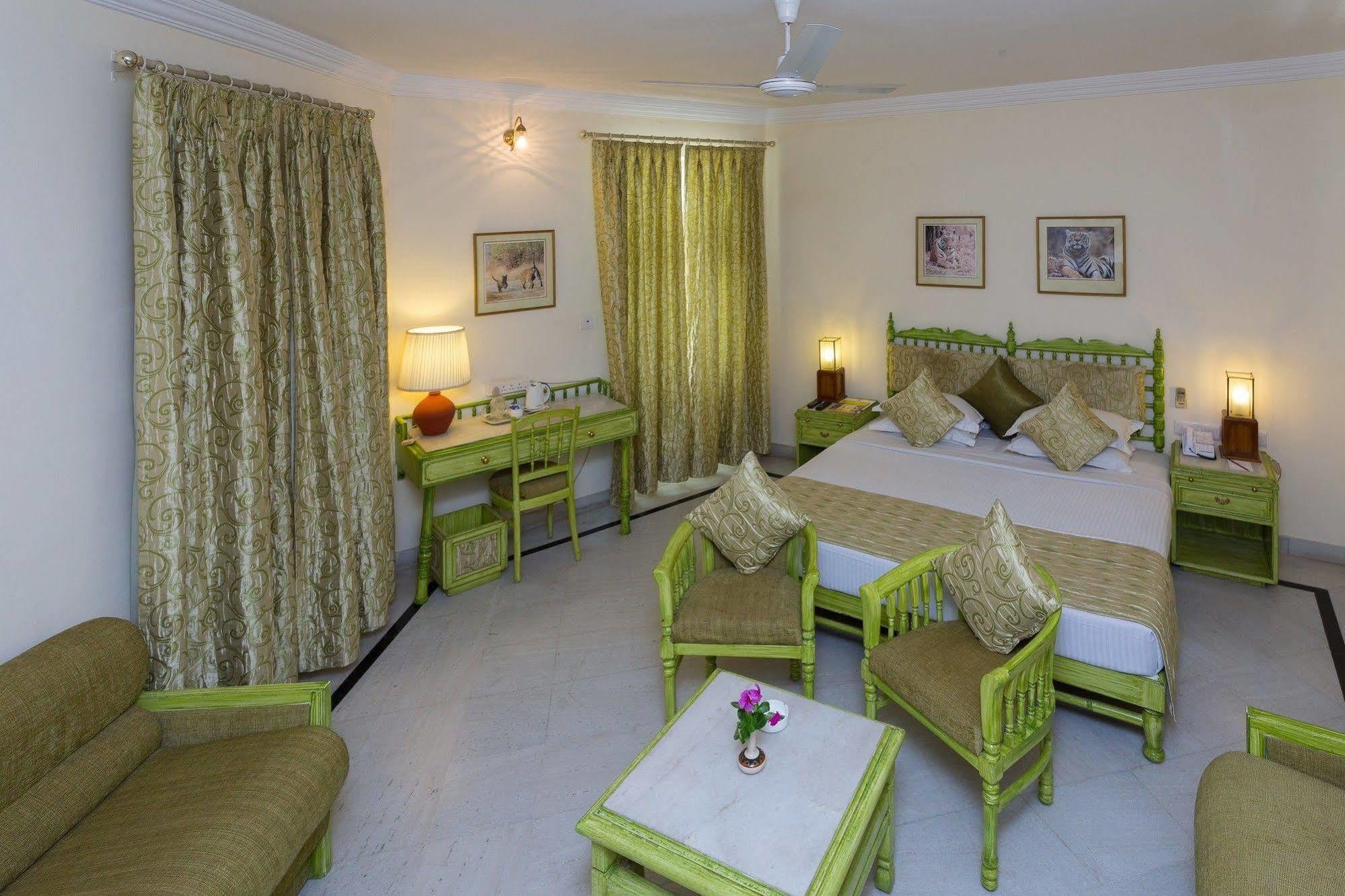 Garden Hotel - Heritage By Hrh Group Of Hotels Udaipur Bagian luar foto