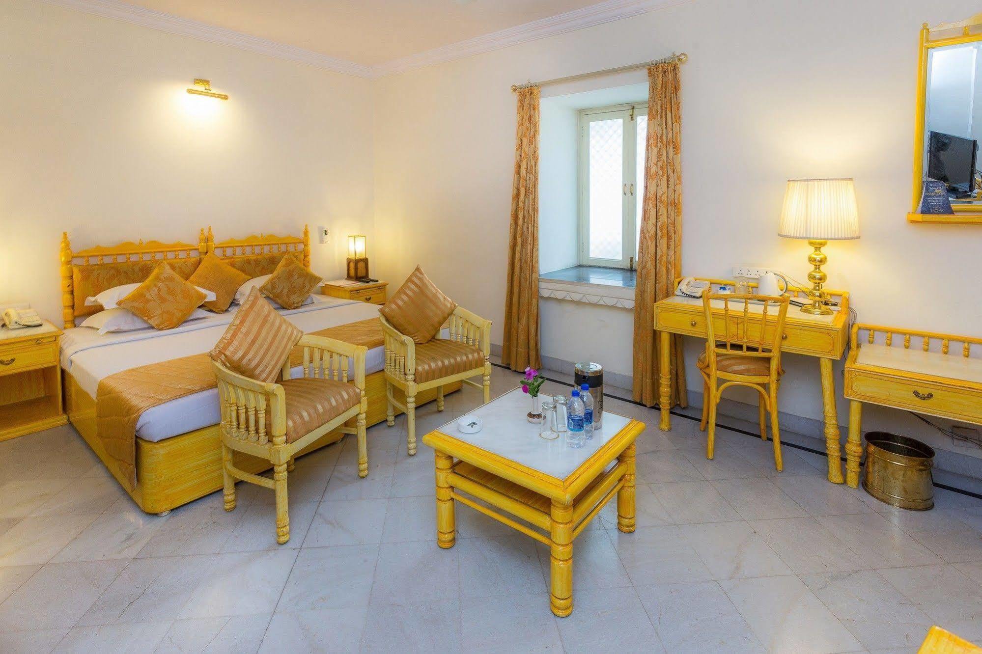 Garden Hotel - Heritage By Hrh Group Of Hotels Udaipur Bagian luar foto