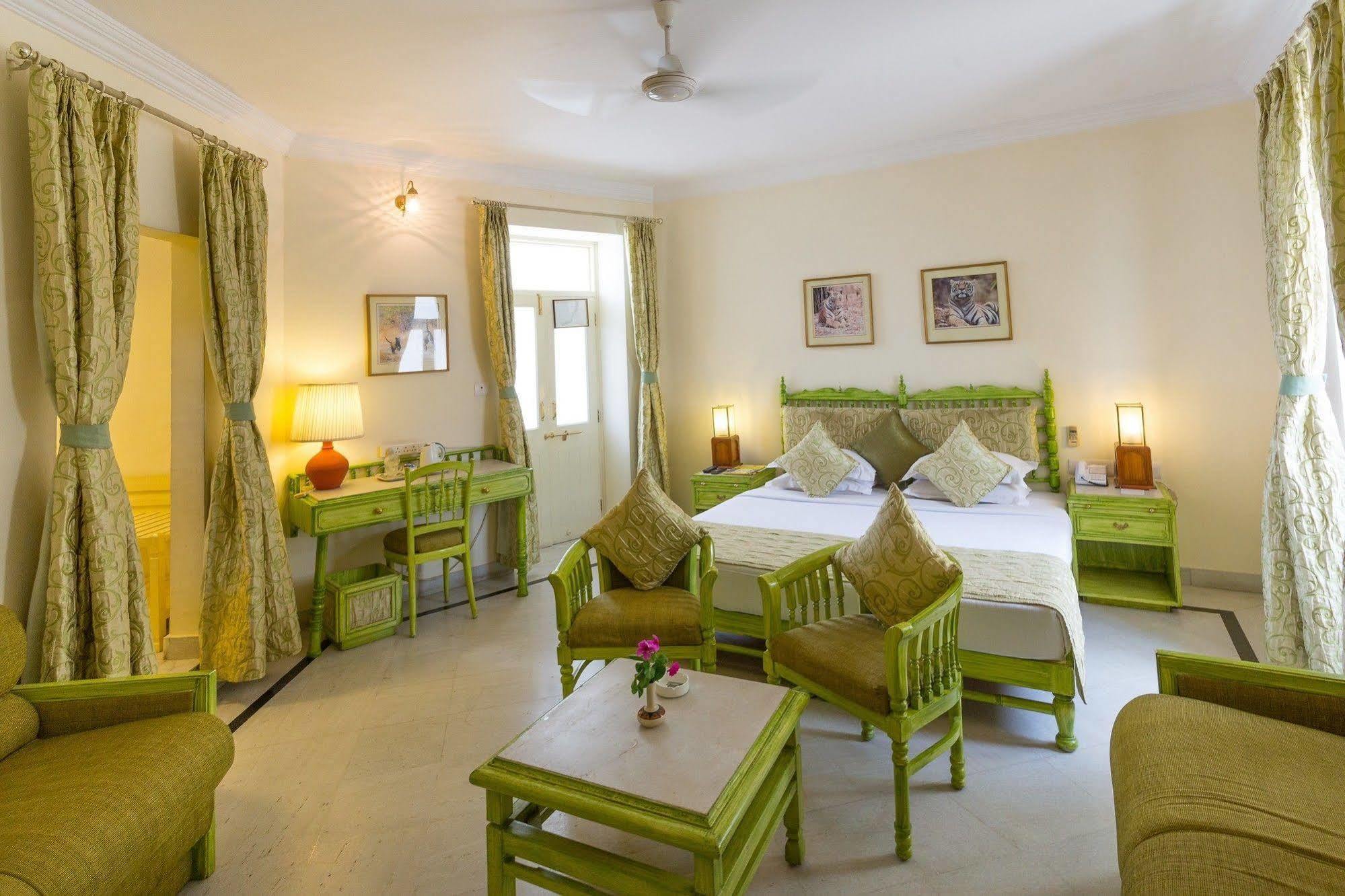 Garden Hotel - Heritage By Hrh Group Of Hotels Udaipur Bagian luar foto